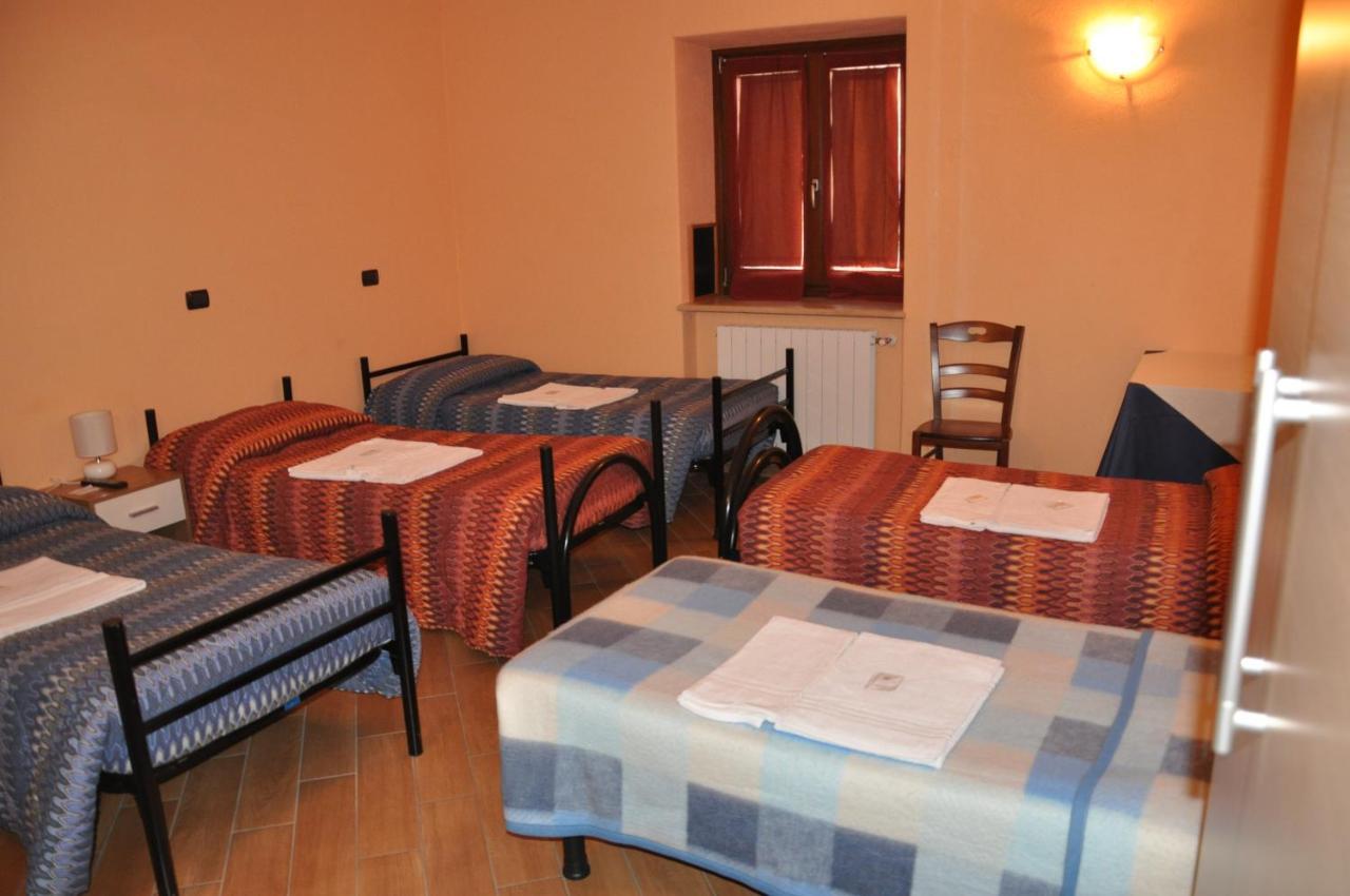Locanda Dl'Angel Villar San Costanzo Pokoj fotografie