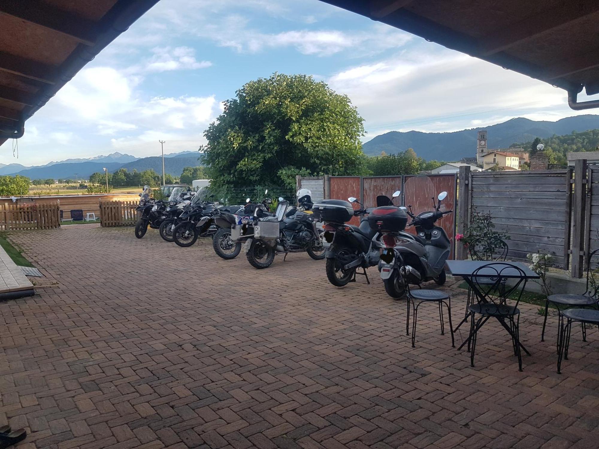 Locanda Dl'Angel Villar San Costanzo Exteriér fotografie